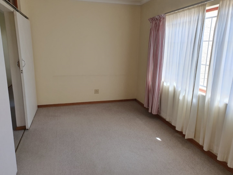 4 Bedroom Property for Sale in Hospitaalheuwel Free State